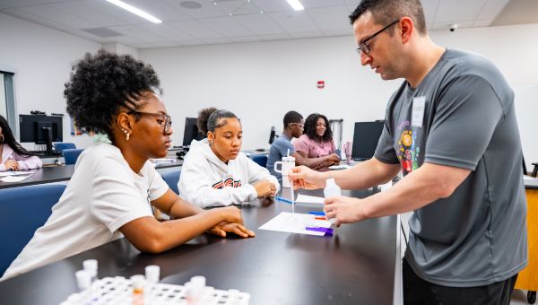 Professor Mitchell works with student in STEM Inclusion Center