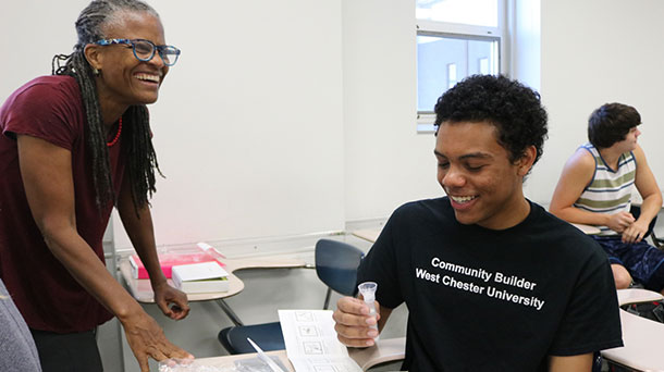 Dna Discussion Student talking with Anita Foeman